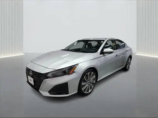 2023 Nissan Altima 2.5 SL FWD photo