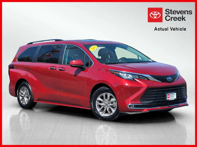2023 Toyota Sienna XLE FWD photo