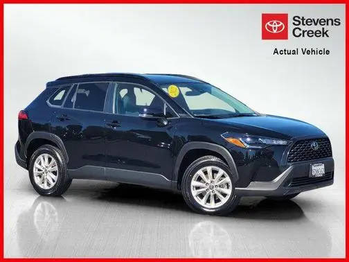 2022 Toyota Corolla Cross LE FWD photo