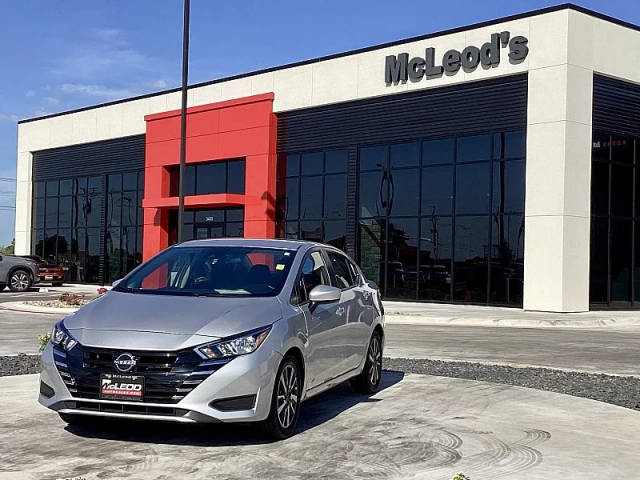 2023 Nissan Versa SV FWD photo