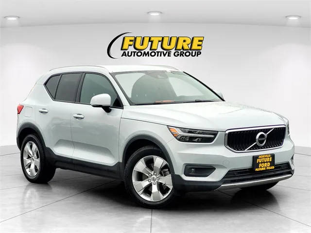 2021 Volvo XC40 Momentum AWD photo