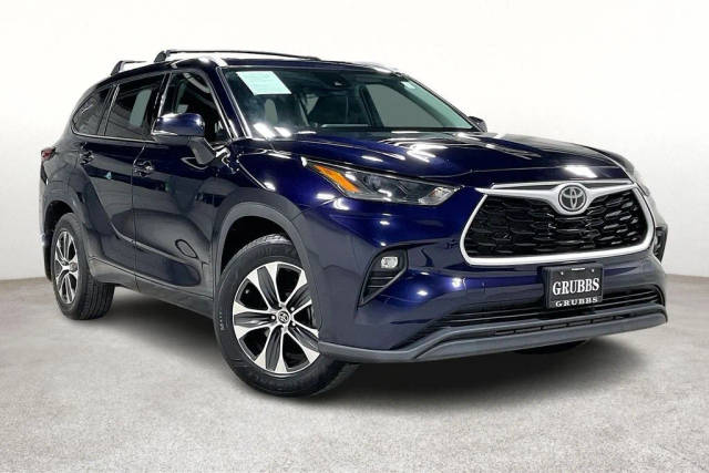 2022 Toyota Highlander XLE FWD photo
