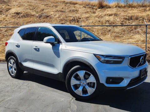 2022 Volvo XC40 Momentum AWD photo