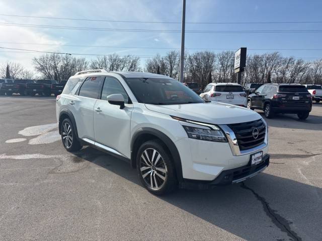 2023 Nissan Pathfinder Platinum 4WD photo