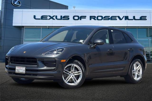 2022 Porsche Macan AWD photo
