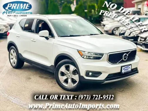 2021 Volvo XC40 Momentum FWD photo
