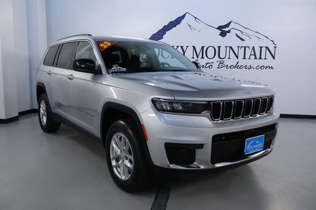 2023 Jeep Grand Cherokee L Laredo 4WD photo