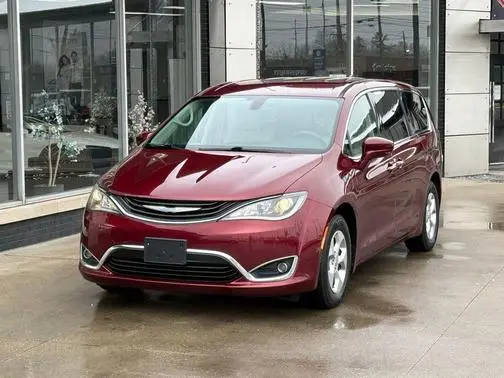 2017 Chrysler Pacifica Minivan Hybrid Touring Plus FWD photo