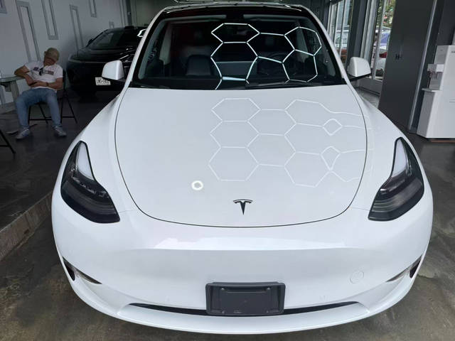 2022 Tesla Model Y Long Range AWD photo