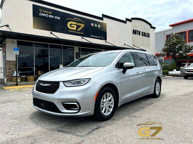 2023 Chrysler Pacifica Minivan Touring L FWD photo