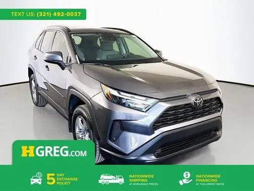 2022 Toyota RAV4 XLE FWD photo
