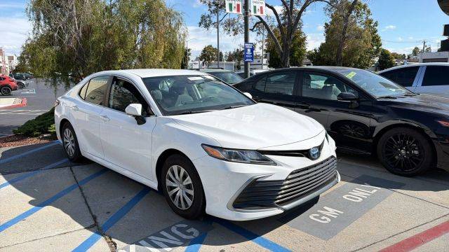 2023 Toyota Camry Hybrid LE FWD photo