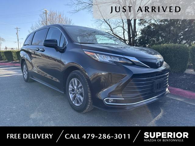 2023 Toyota Sienna XLE FWD photo