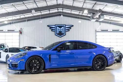 2023 Porsche Panamera GTS AWD photo