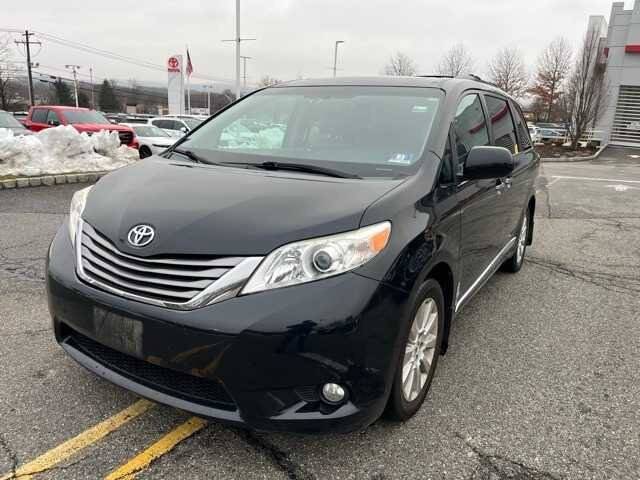 2015 Toyota Sienna XLE AWD photo
