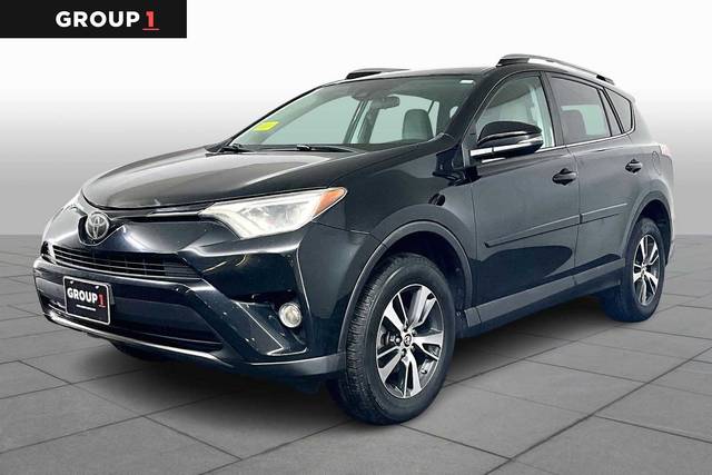 2017 Toyota RAV4 XLE AWD photo
