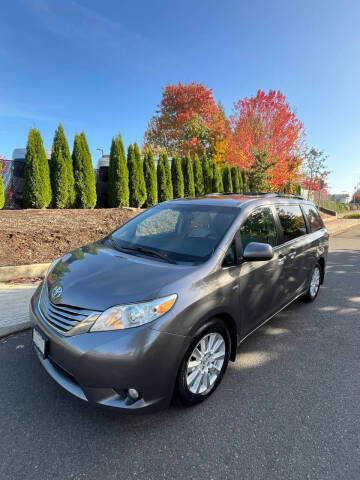 2017 Toyota Sienna XLE Premium AWD photo