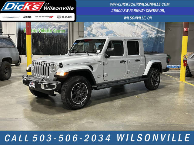 2023 Jeep Gladiator Overland 4WD photo