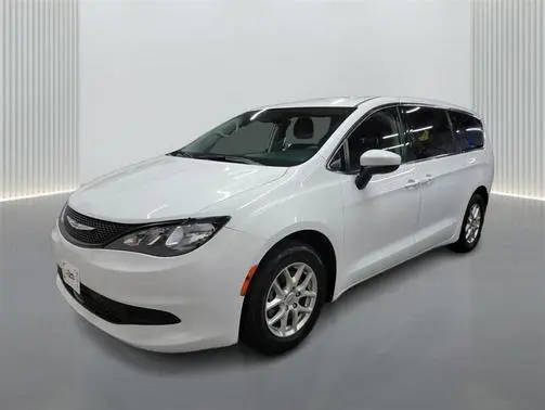 2023 Chrysler Voyager LX FWD photo