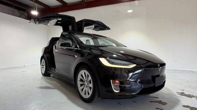 2016 Tesla Model X 75D AWD photo