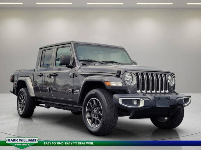 2023 Jeep Gladiator Overland 4WD photo