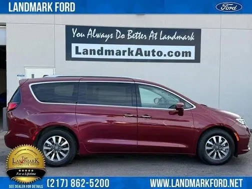 2021 Chrysler Pacifica Minivan Hybrid Touring L FWD photo