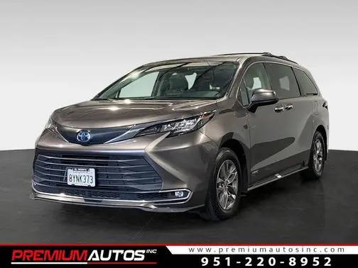 2021 Toyota Sienna XLE FWD photo