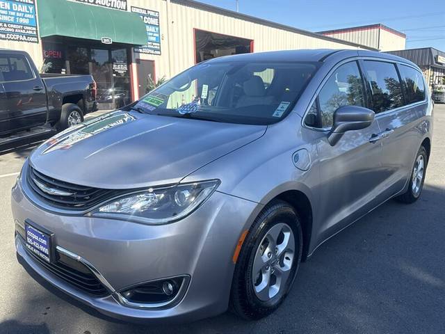 2017 Chrysler Pacifica Minivan Hybrid Touring Plus FWD photo