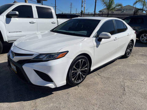 2018 Toyota Camry FWD photo
