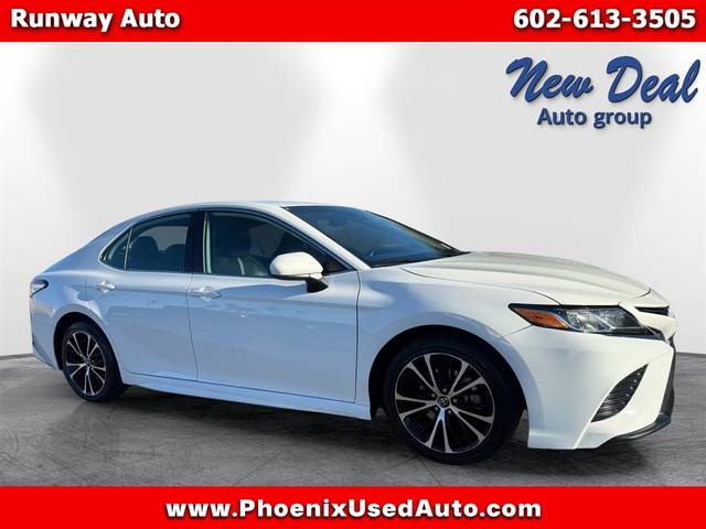 2020 Toyota Camry SE FWD photo