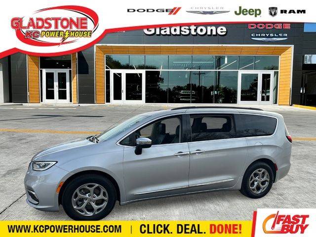 2023 Chrysler Pacifica Minivan Limited FWD photo