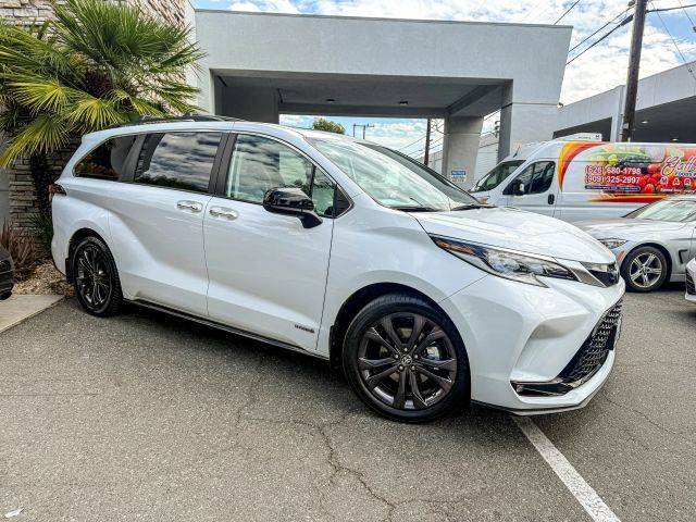 2021 Toyota Sienna XSE FWD photo