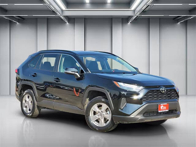 2023 Toyota RAV4 XLE FWD photo