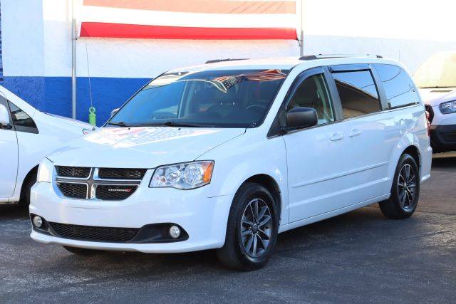 2017 Dodge Grand Caravan SXT FWD photo