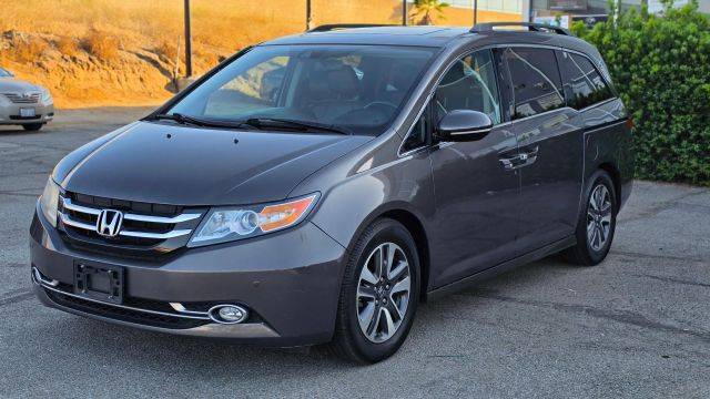 2015 Honda Odyssey Touring FWD photo