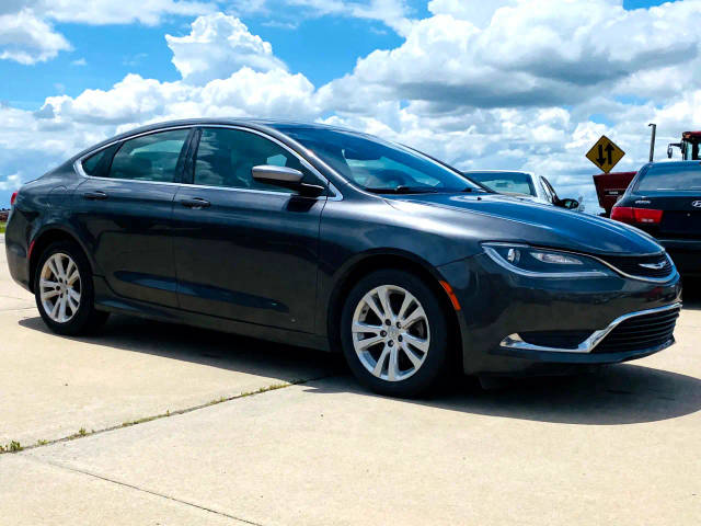 2015 Chrysler 200 Limited FWD photo