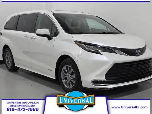 2021 Toyota Sienna XLE FWD photo