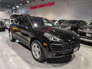 2017 Porsche Macan  AWD photo