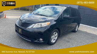 2015 Toyota Sienna LE AAS FWD photo
