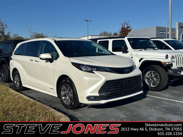 2021 Toyota Sienna XLE FWD photo
