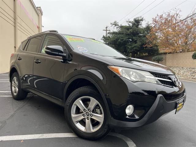 2015 Toyota RAV4 XLE FWD photo