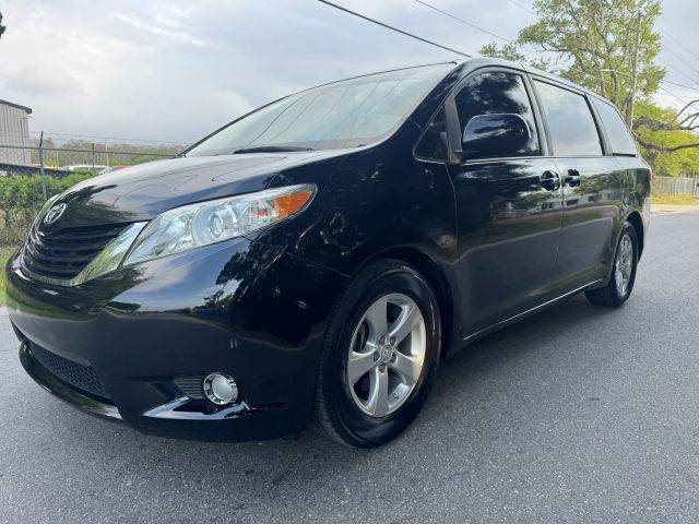 2015 Toyota Sienna LE FWD photo