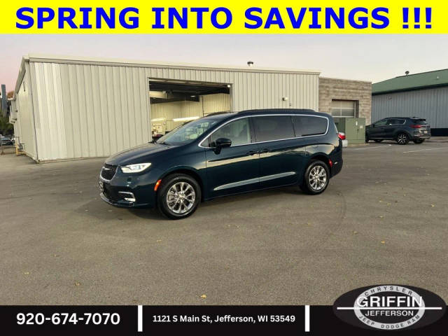 2022 Chrysler Pacifica Minivan Touring L AWD photo