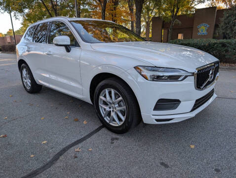 2020 Volvo XC60 Momentum AWD photo