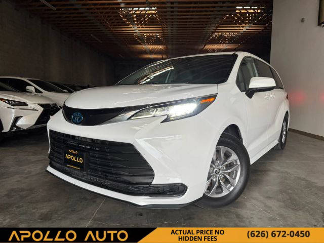2022 Toyota Sienna LE FWD photo