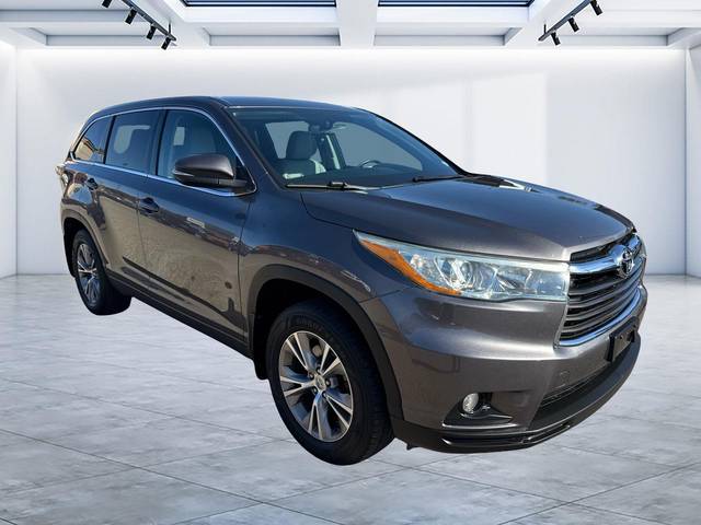 2015 Toyota Highlander LE AWD photo