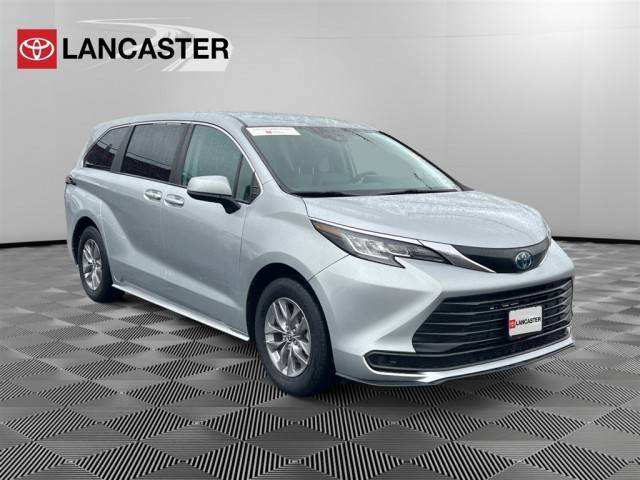 2023 Toyota Sienna LE AWD photo