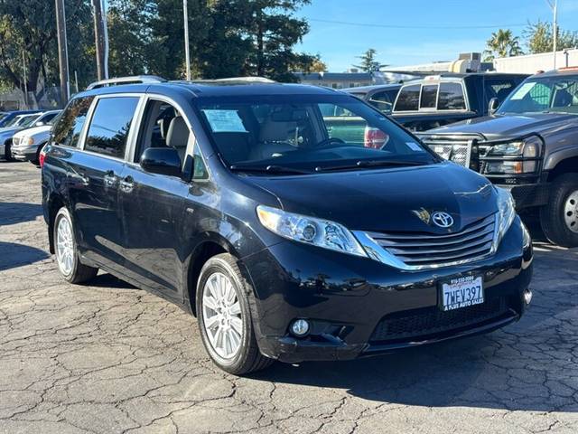 2017 Toyota Sienna XLE AWD photo