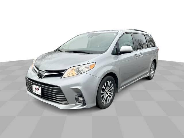 2018 Toyota Sienna XLE Premium FWD photo