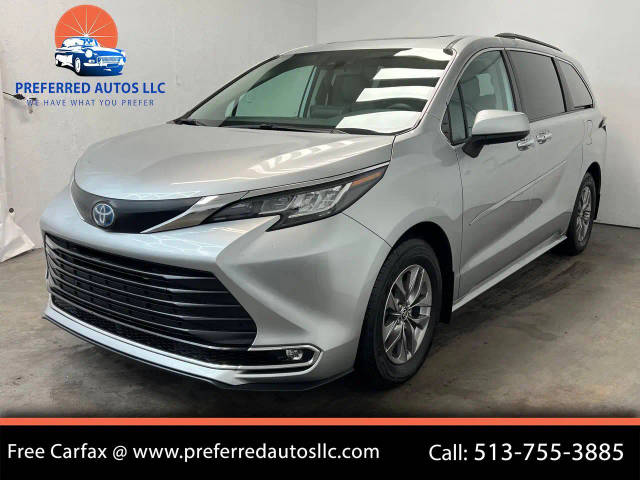 2022 Toyota Sienna XLE FWD photo
